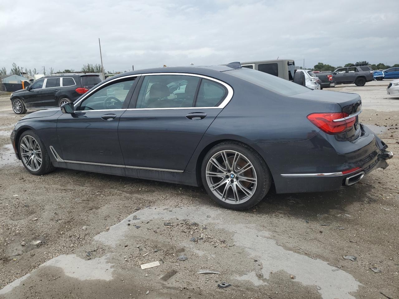 2019 BMW 740 I - Фото 2