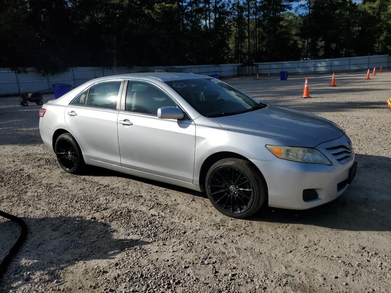 2010 Toyota Camry Base - Фото 4