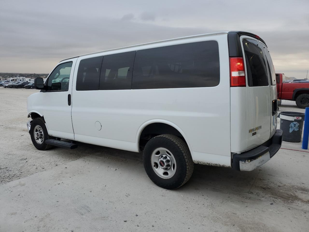 2023 GMC Savana G2500 Ls - Фото 2