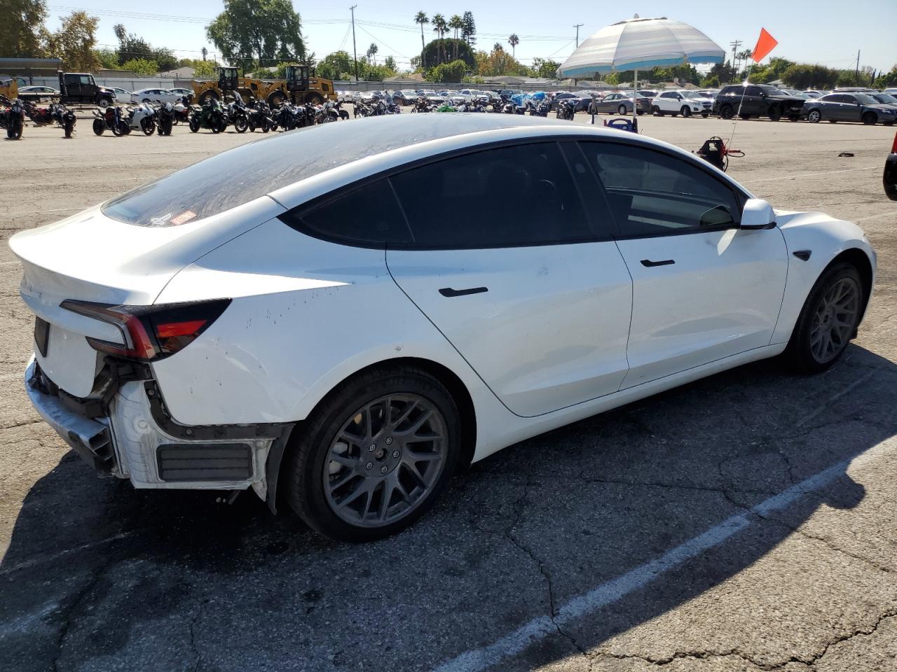 2025 Tesla Model 3 - Image 3