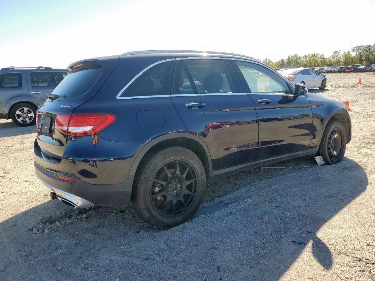 2016 Mercedes-Benz Glc 300 4Matic - Image 3