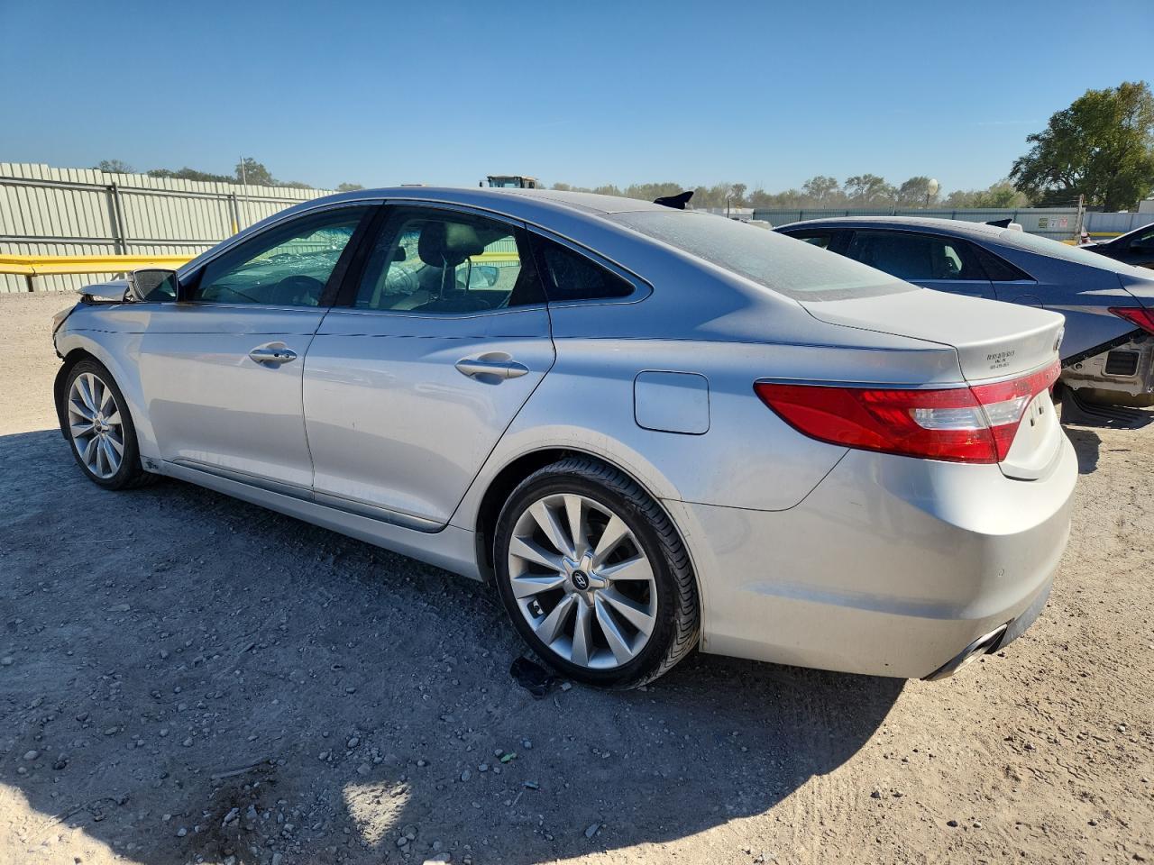 2015 Hyundai Azera Limited - Image 2