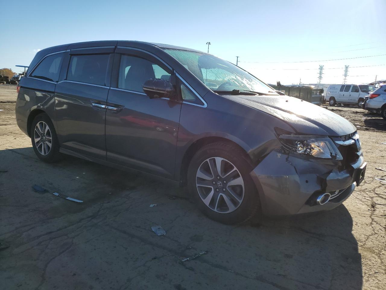 2015 Honda Odyssey Touring - Image 4