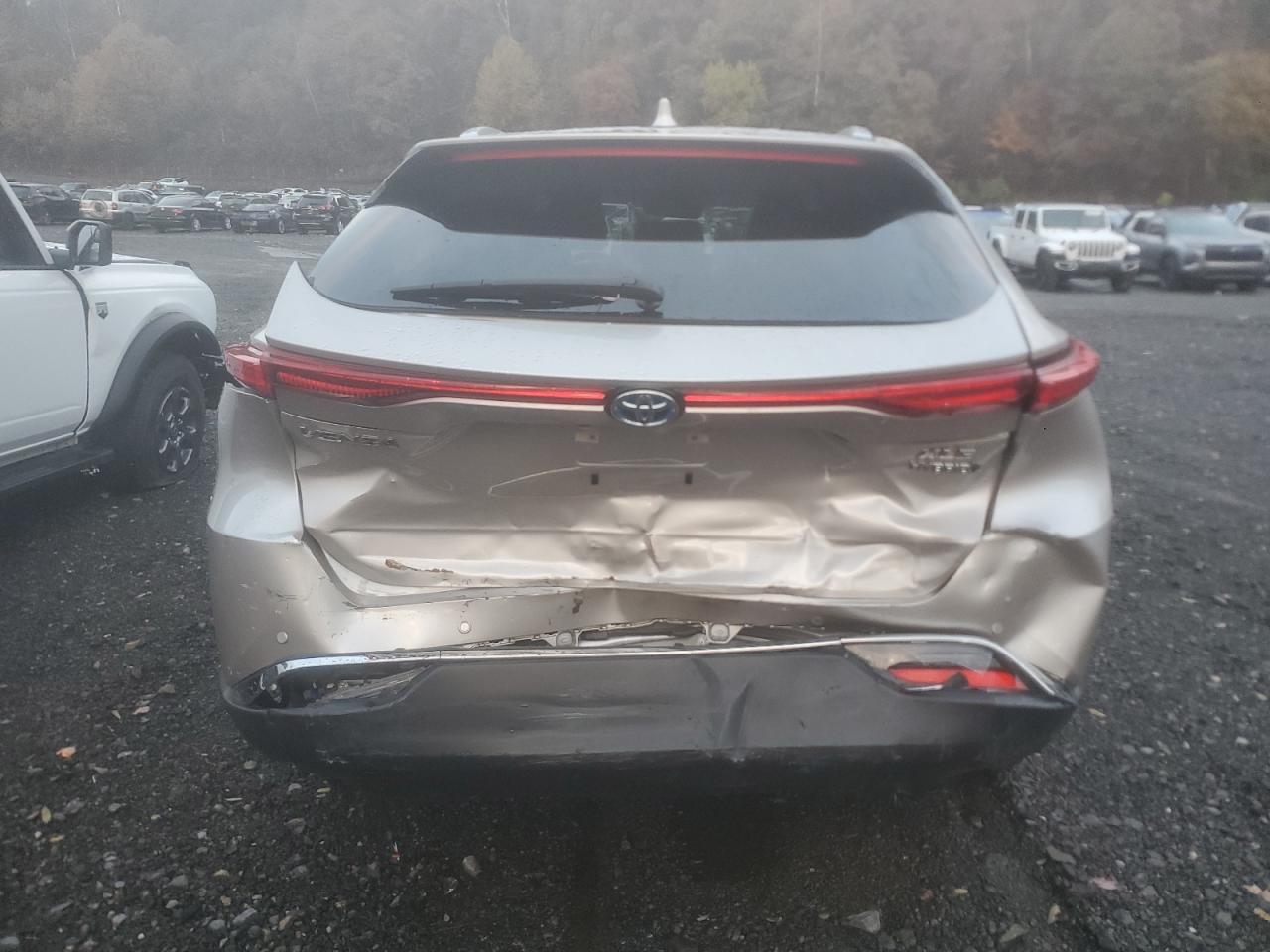 2021 Toyota Venza Le - Image 6