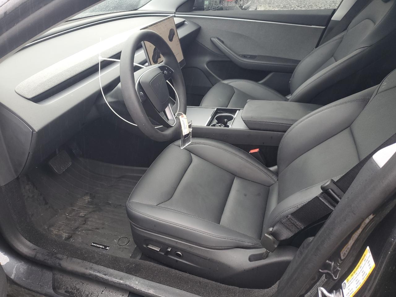 2025 Tesla Model 3 - Фото 7