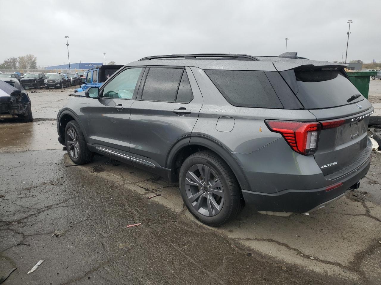 2025 Ford Explorer Active - Image 2