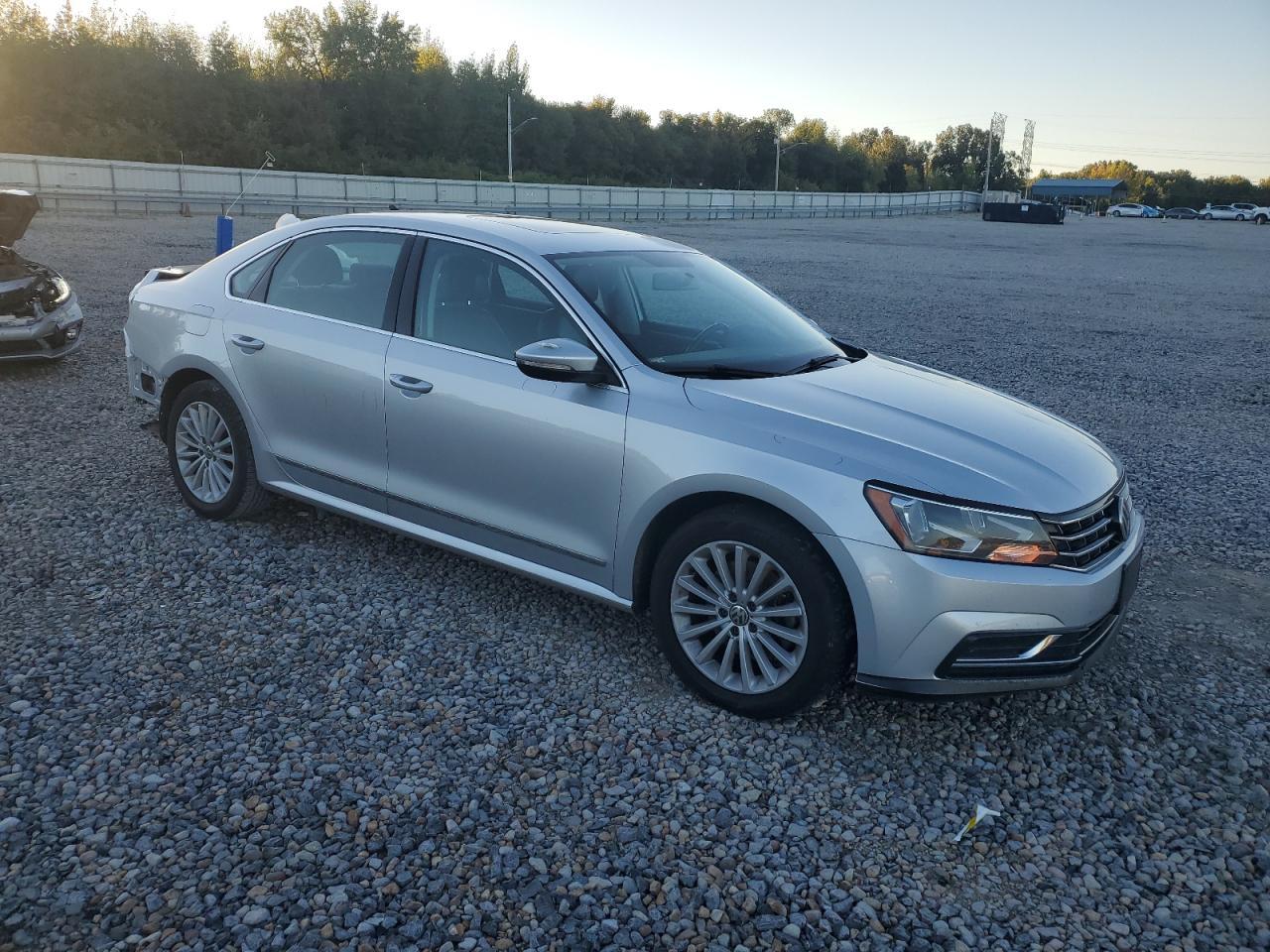 2017 Volkswagen Passat Se - Фото 4