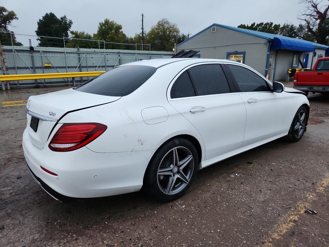 2017 Mercedes-Benz E 300 - Фото 3