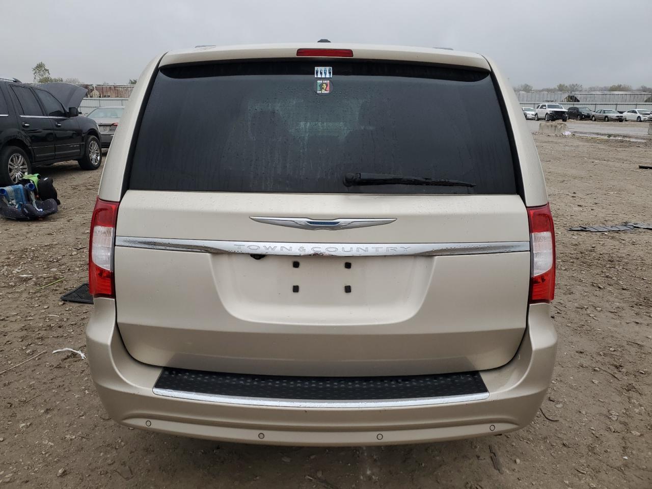 2013 Chrysler Town & Country Touring L - Фото 6