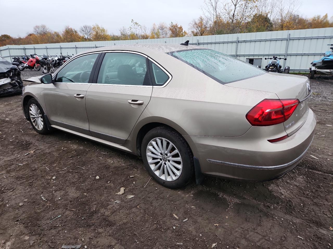 2016 Volkswagen Passat Se - Фото 2
