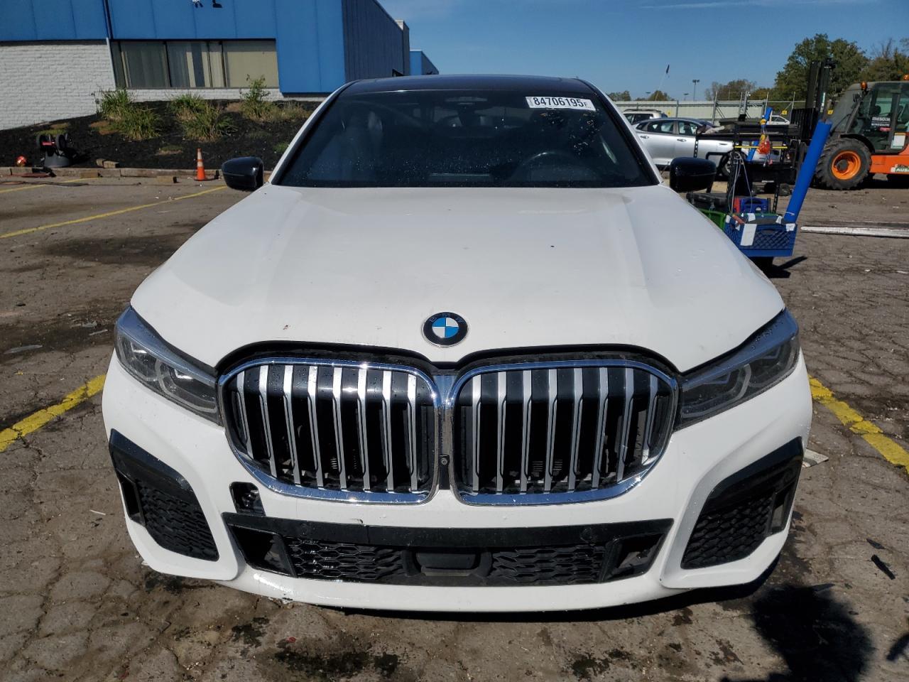 2020 BMW 750 Xi - Image 5