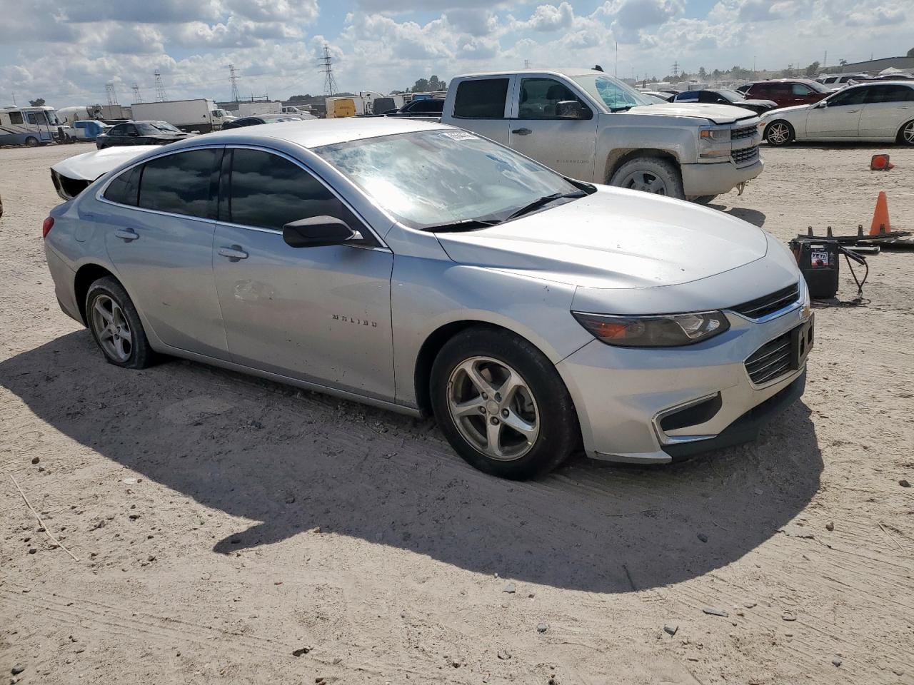 2018 Chevrolet Malibu Ls - Image 4