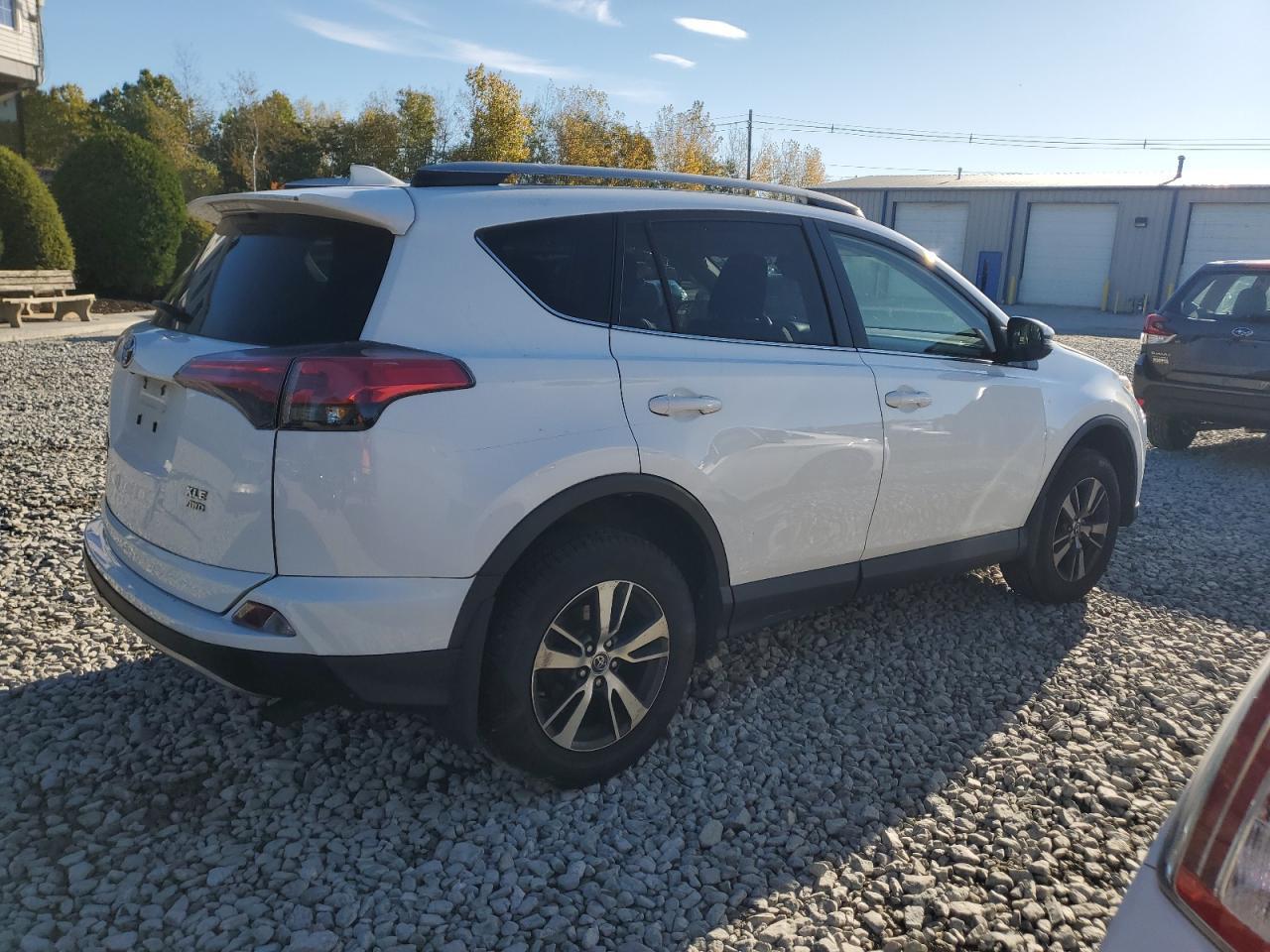 2017 Toyota Rav4 Xle - Image 3