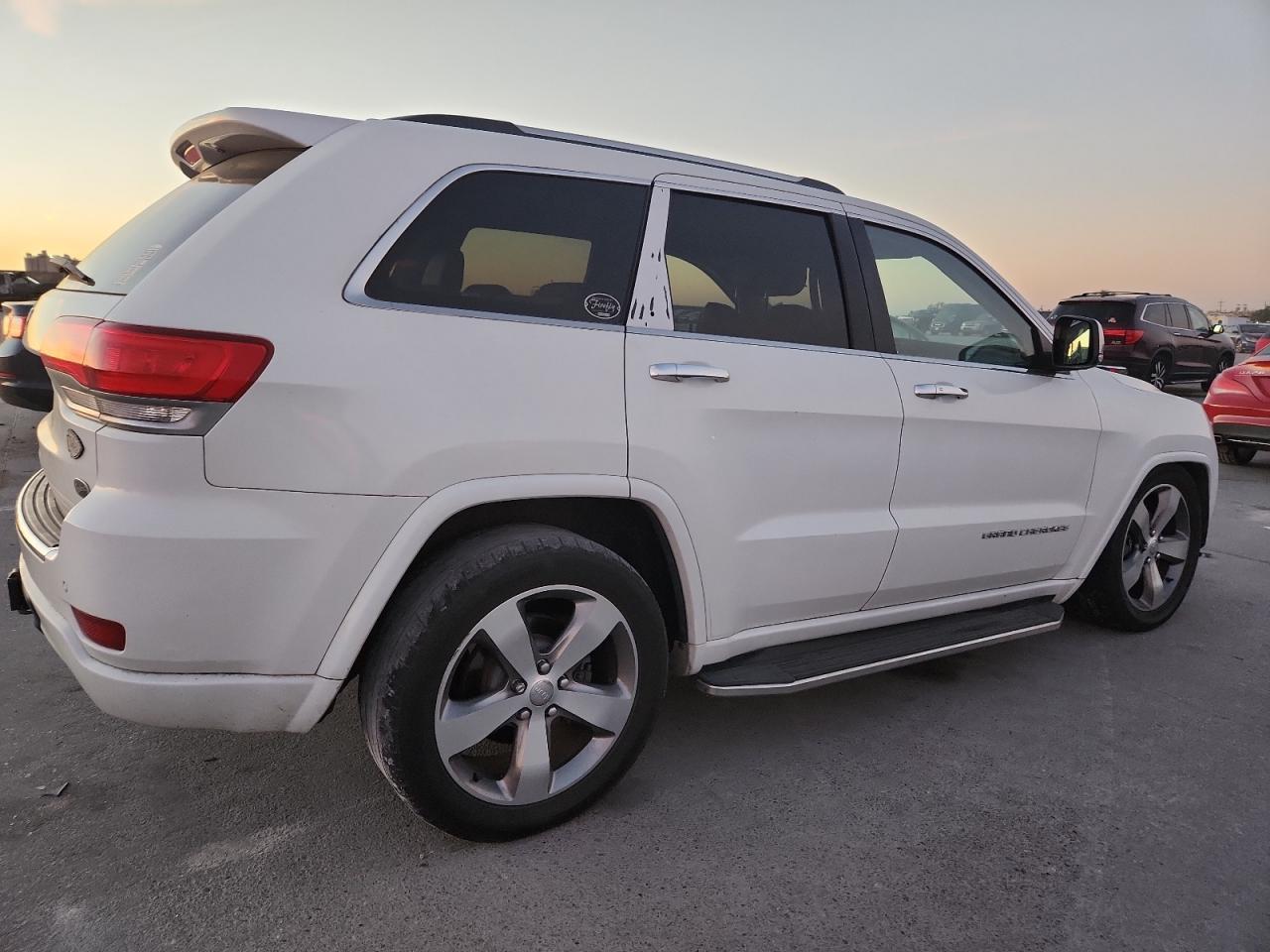 2016 Jeep Grand Cherokee Overland - Image 3