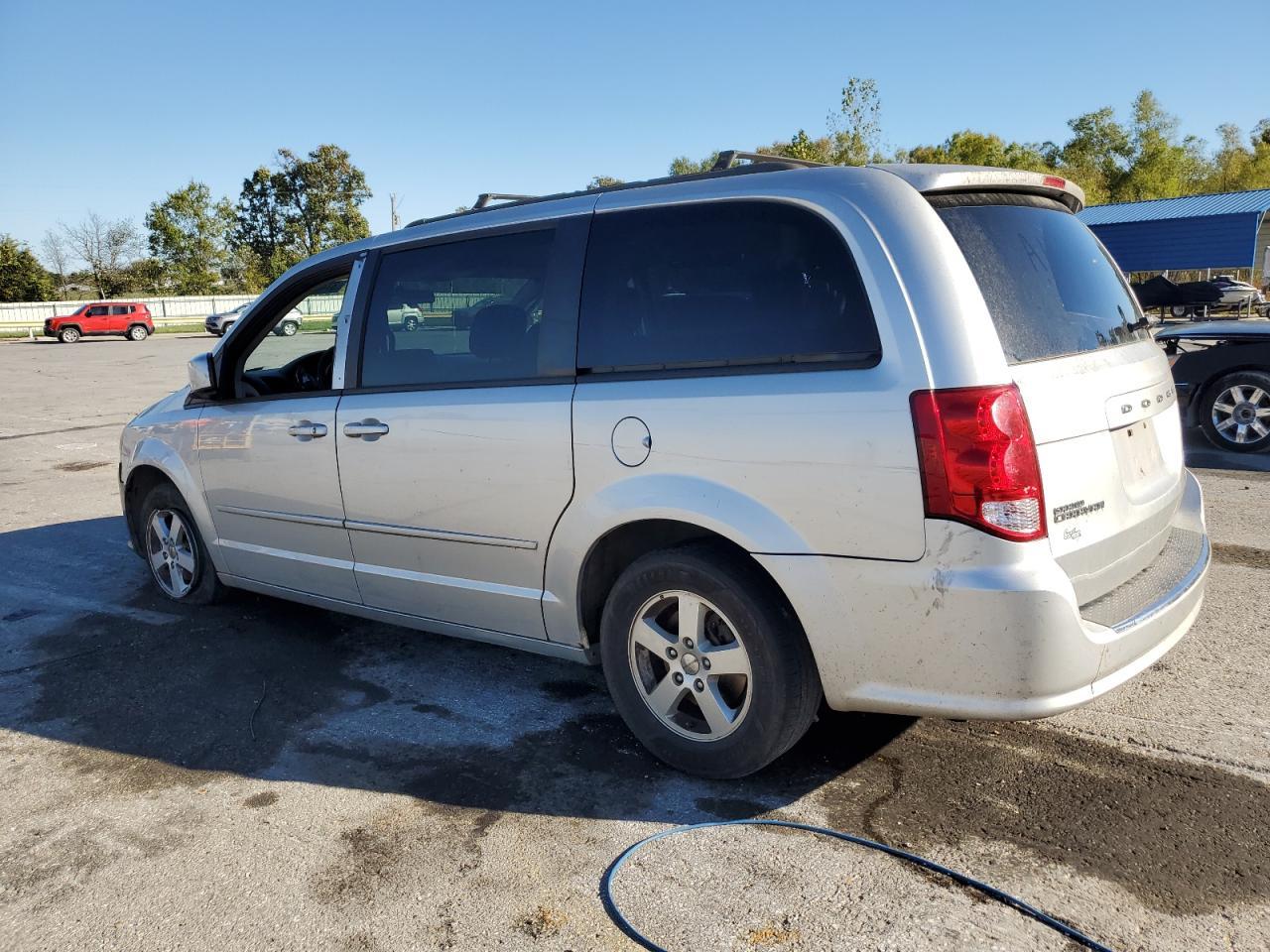 2012 Dodge Grand Caravan Sxt - Image 2
