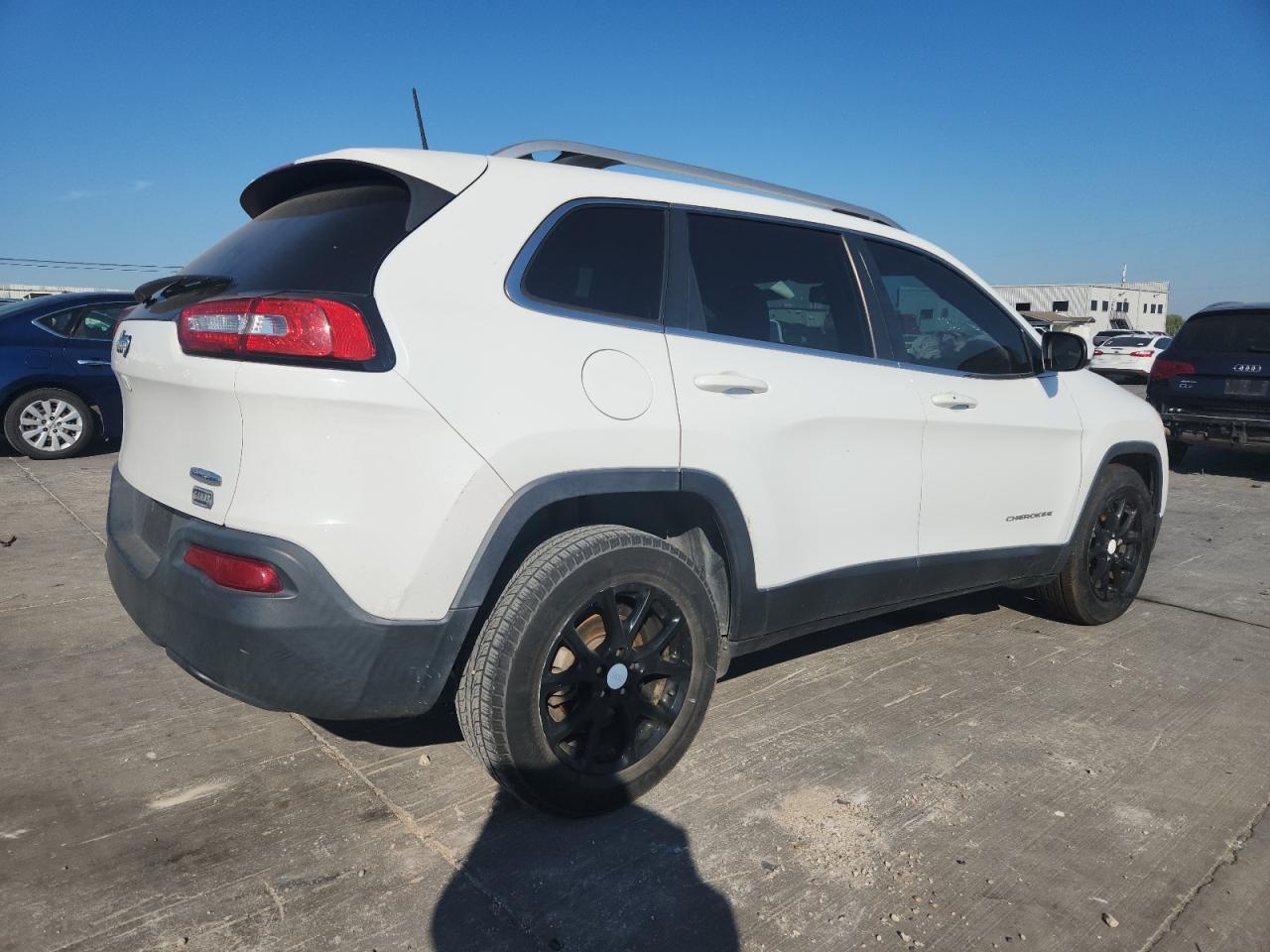 2016 Jeep Cherokee Latitude - Image 3