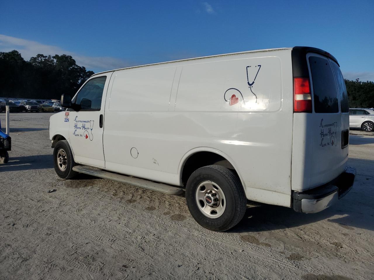 2017 GMC Savana G2500 - Фото 2
