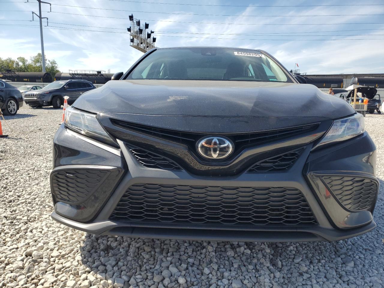 2021 Toyota Camry Se - Image 5