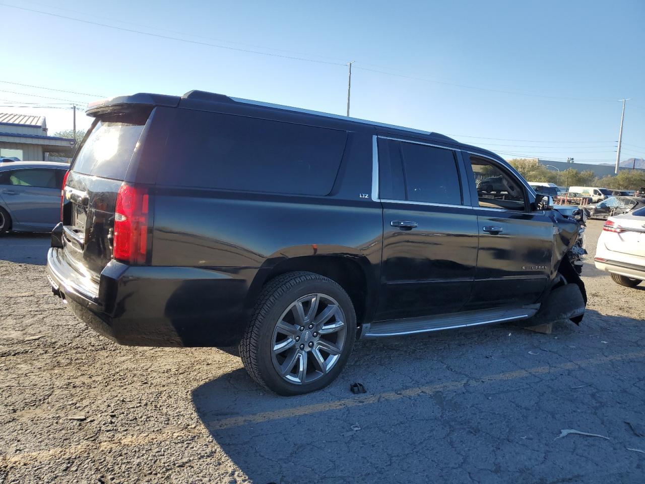 2015 Chevrolet Suburban K1500 Ltz - Image 3