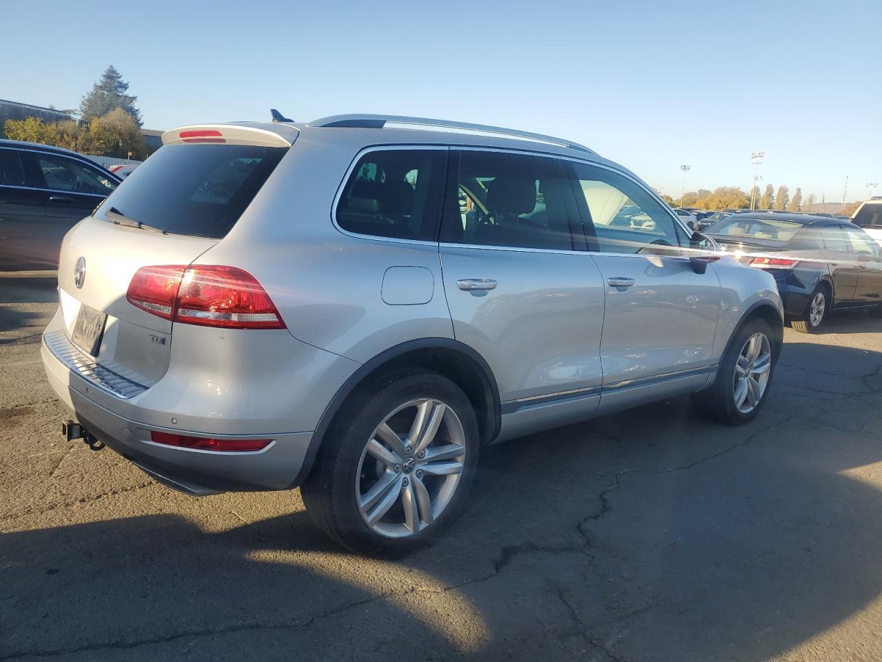 2013 Volkswagen Touareg V6 Tdi - Image 3