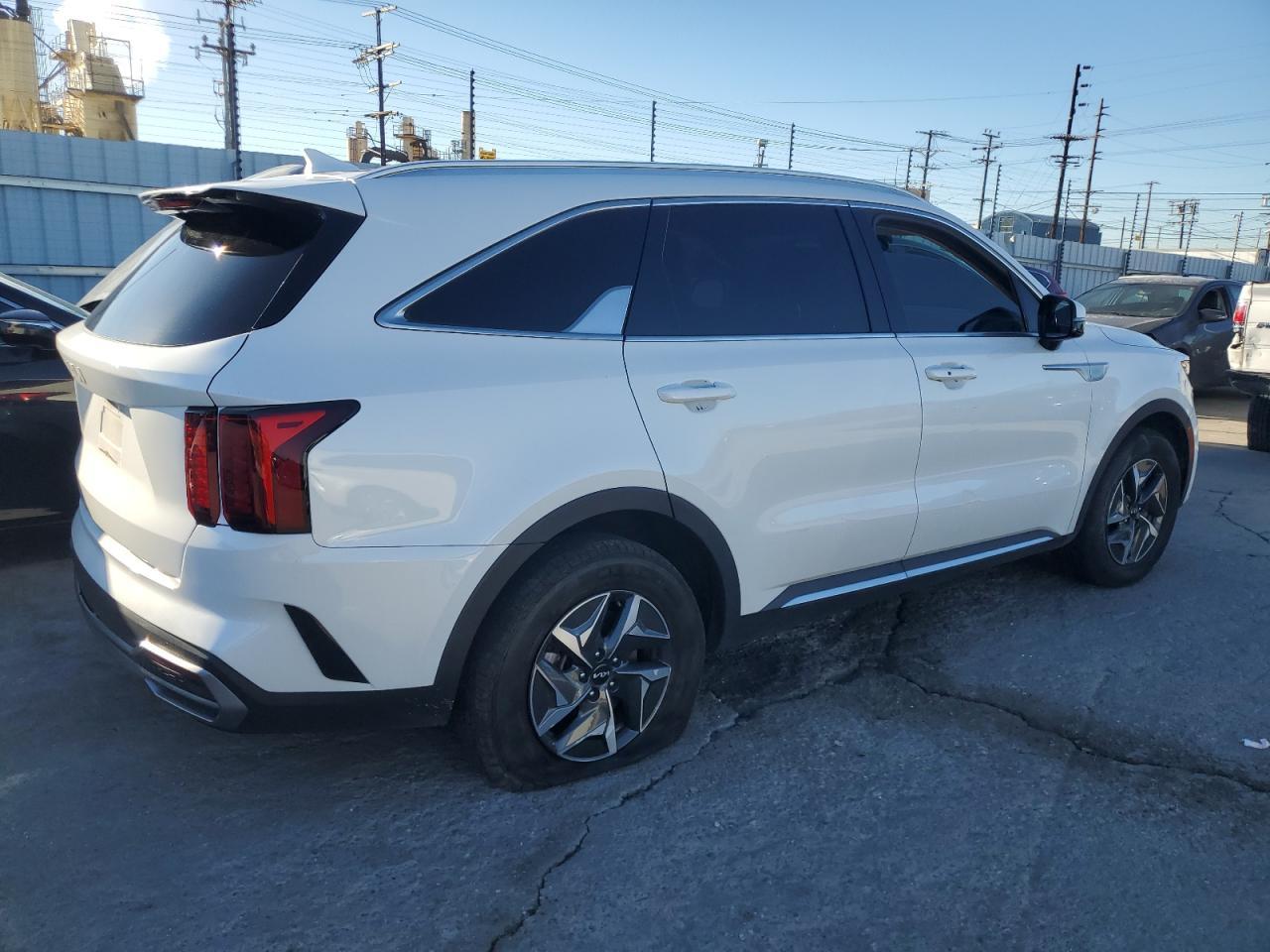 2023 Kia Sorento Hybrid Ex - Image 3