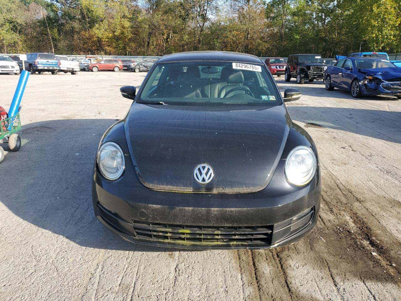 2013 Volkswagen Beetle - Image 5