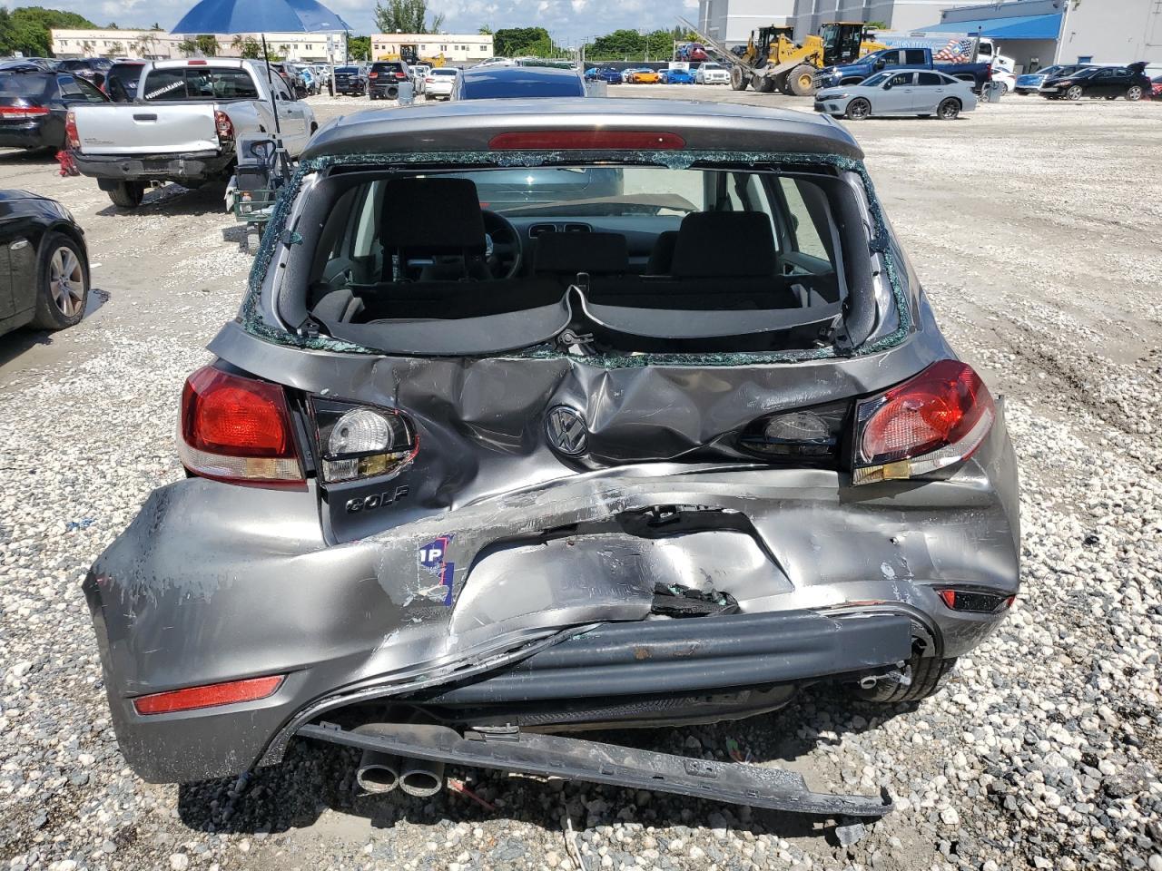 2011 Volkswagen Golf - Image 6