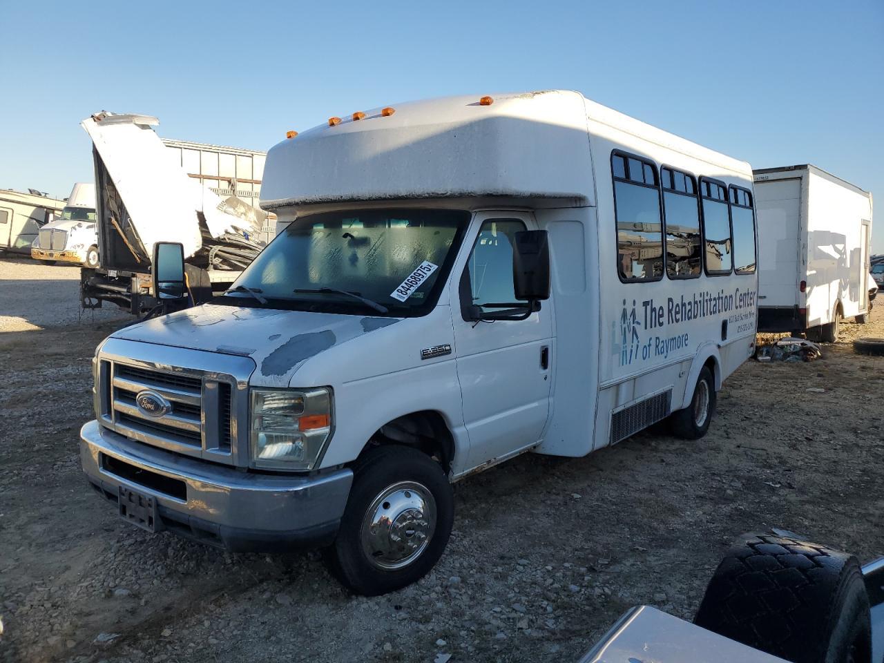 2009 Ford E350 Shuttle Bus - Фото 2