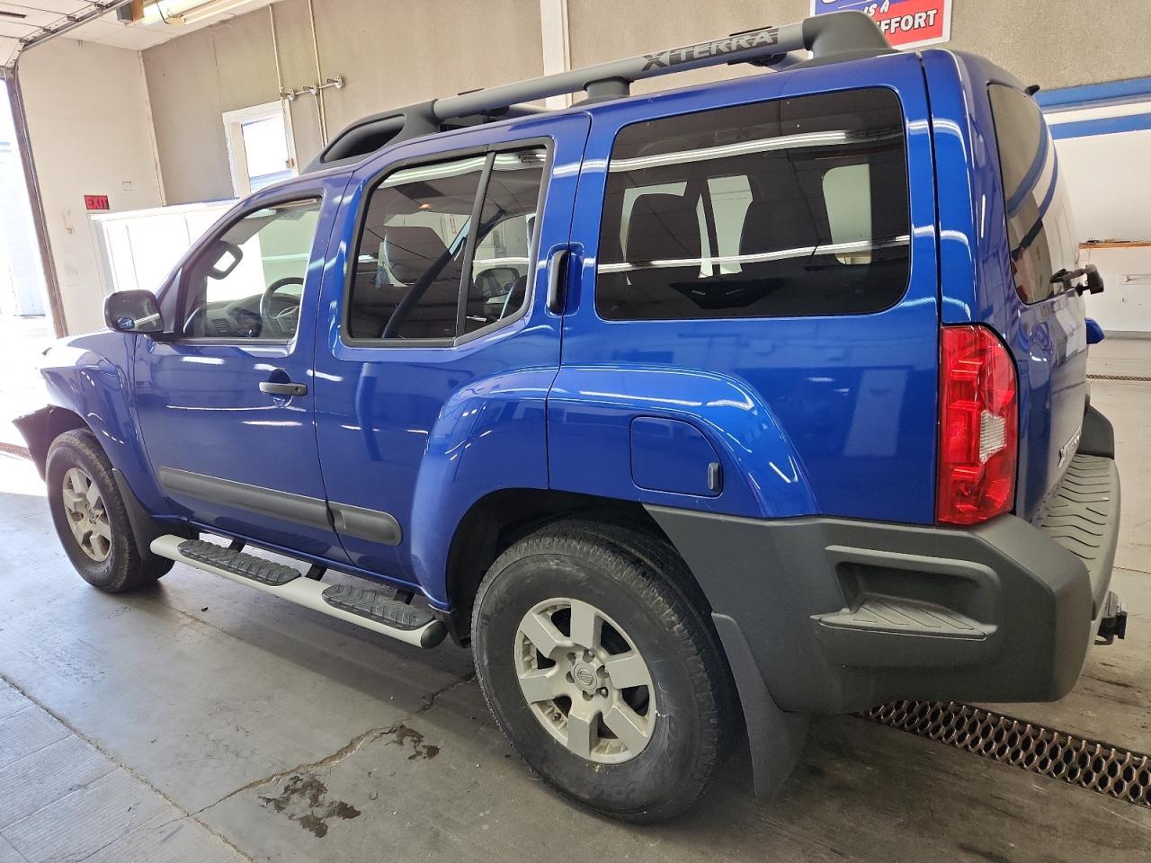 2015 Nissan Xterra X - Image 2