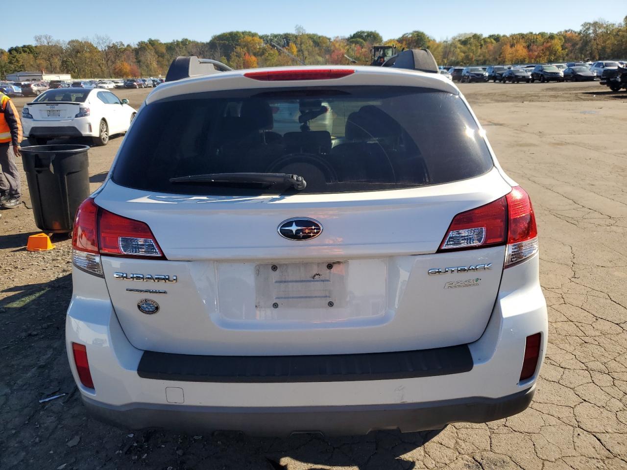 2012 Subaru Outback 2.5I Premium - Image 6