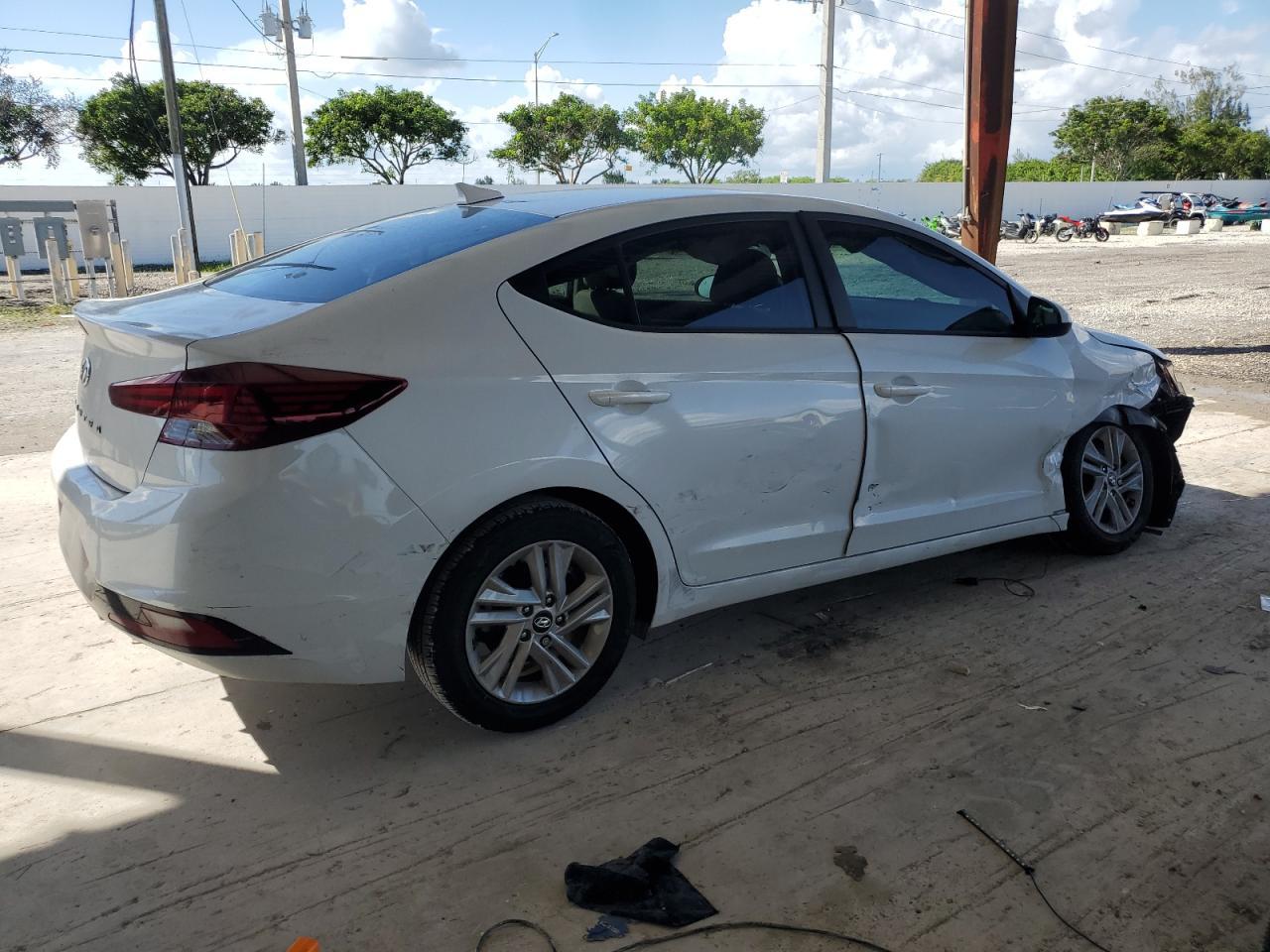 2019 Hyundai Elantra Sel - Image 3