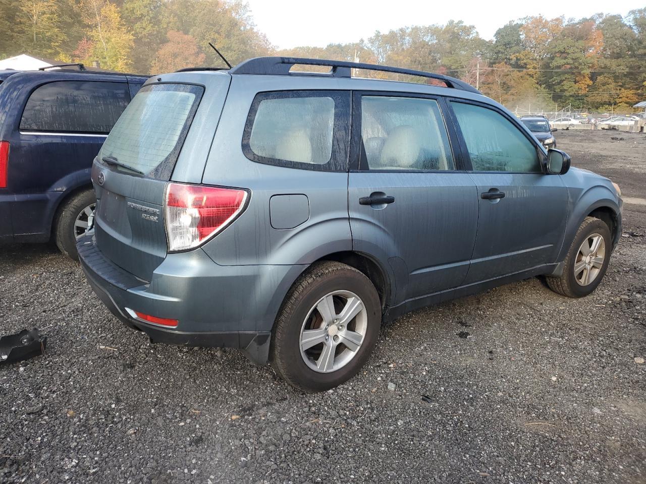 2011 Subaru Forester 2.5X - Фото 3