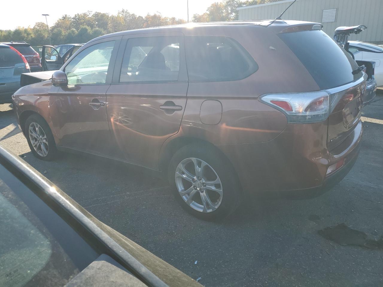 2014 Mitsubishi Outlander Se - Фото 2