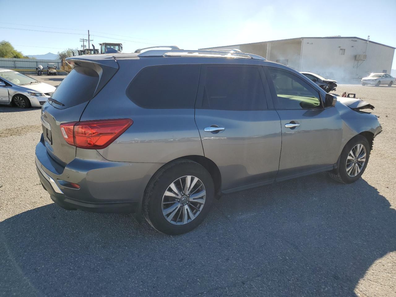 2020 Nissan Pathfinder S - Фото 3