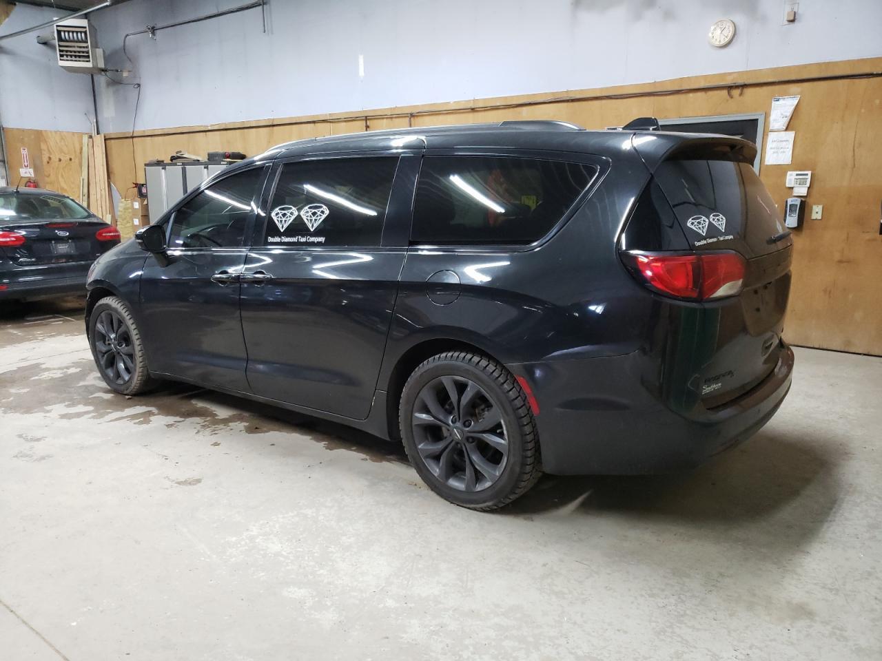 2019 Chrysler Pacifica Limited - Фото 2