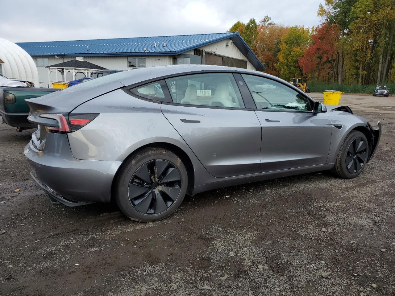 2025 Tesla Model 3 - Фото 3