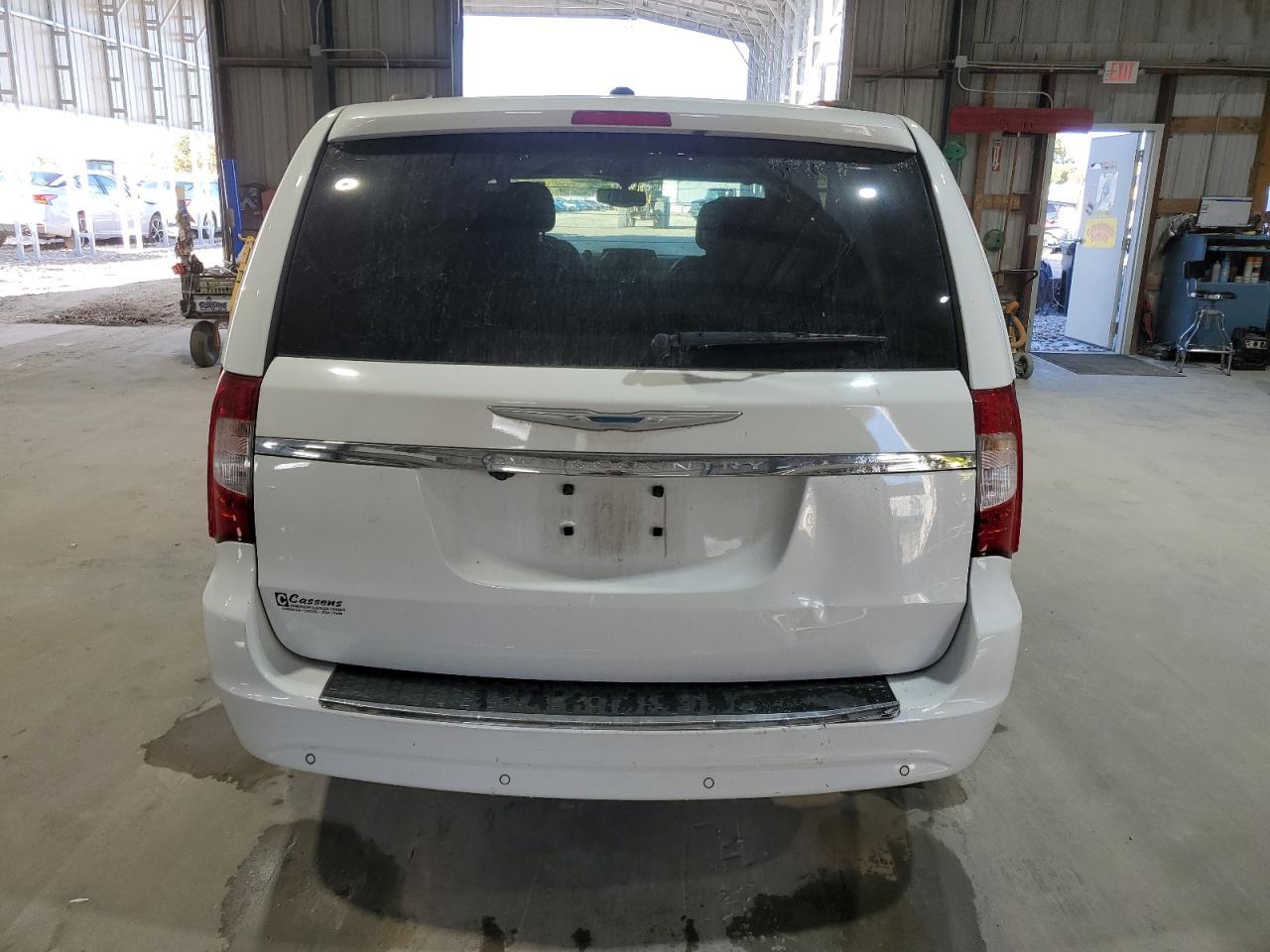 2016 Chrysler Town & Country Touring L - Фото 6