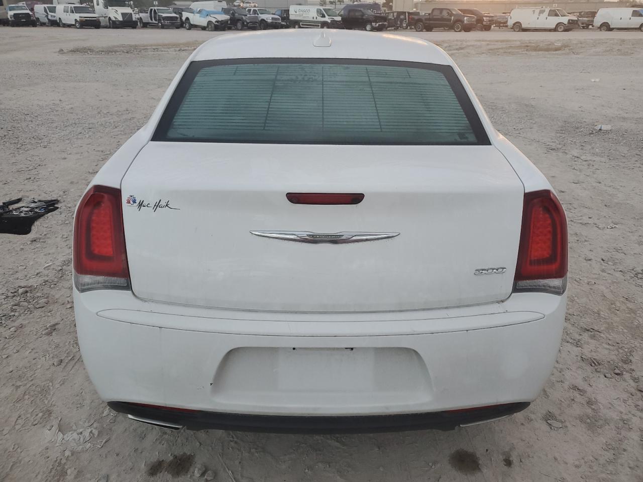 2018 Chrysler 300 Touring - Фото 6