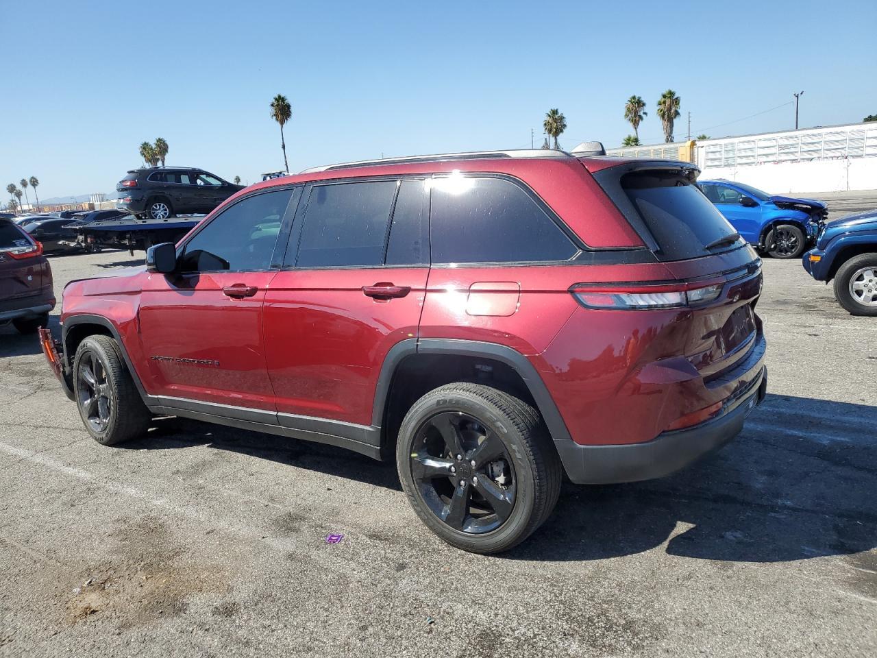 2023 Jeep Grand Cherokee Laredo - Фото 2