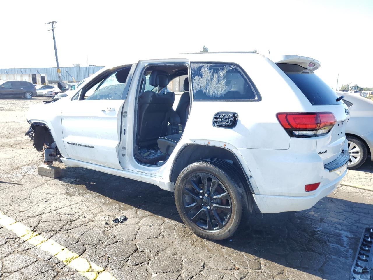 2018 Jeep Grand Cherokee Laredo - Image 2