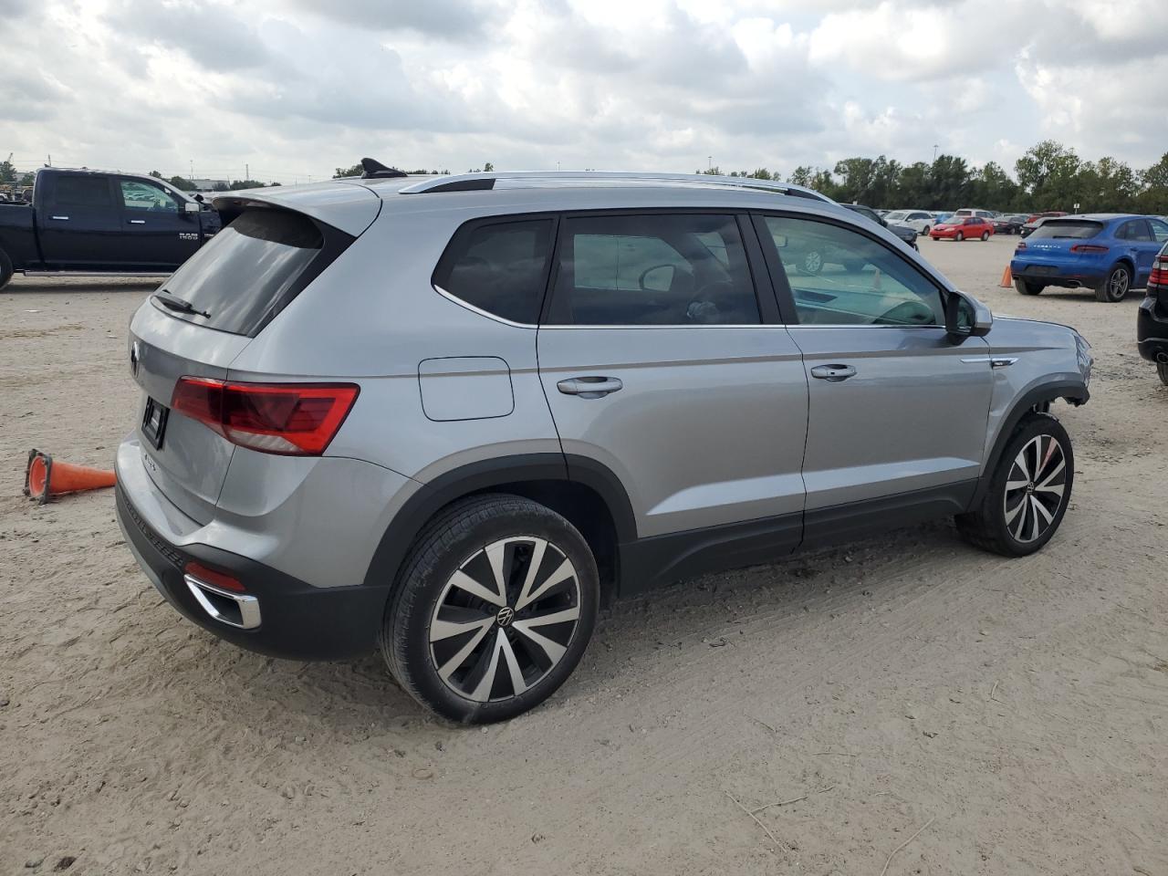 2024 Volkswagen Taos Se - Image 3