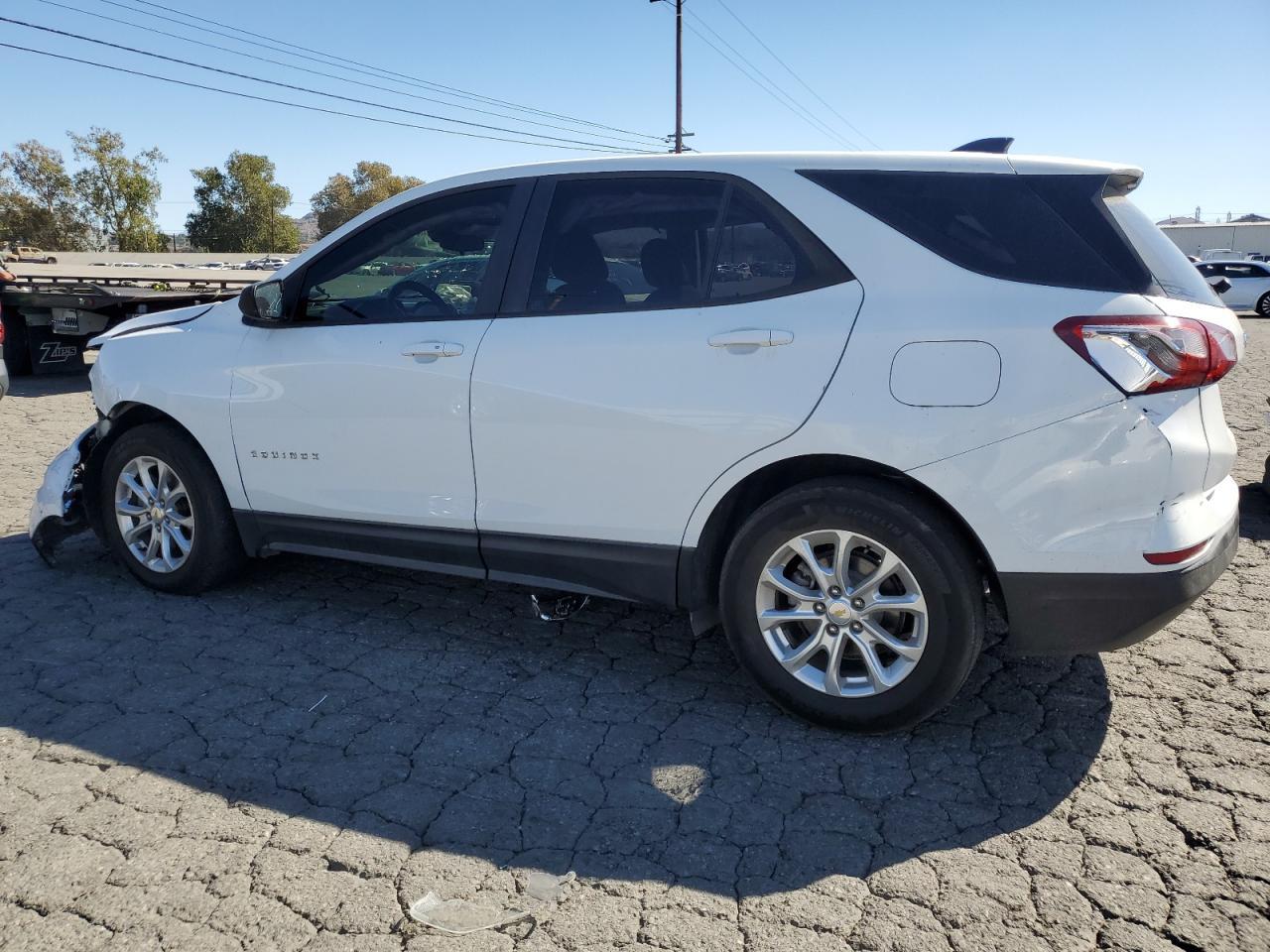2020 Chevrolet Equinox Ls - Фото 2