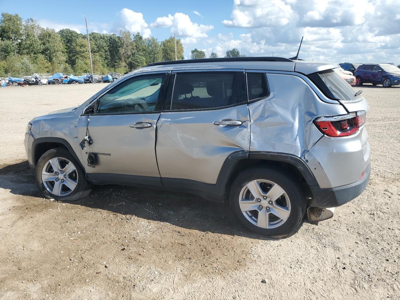 2022 Jeep Compass Latitude - Фото 2