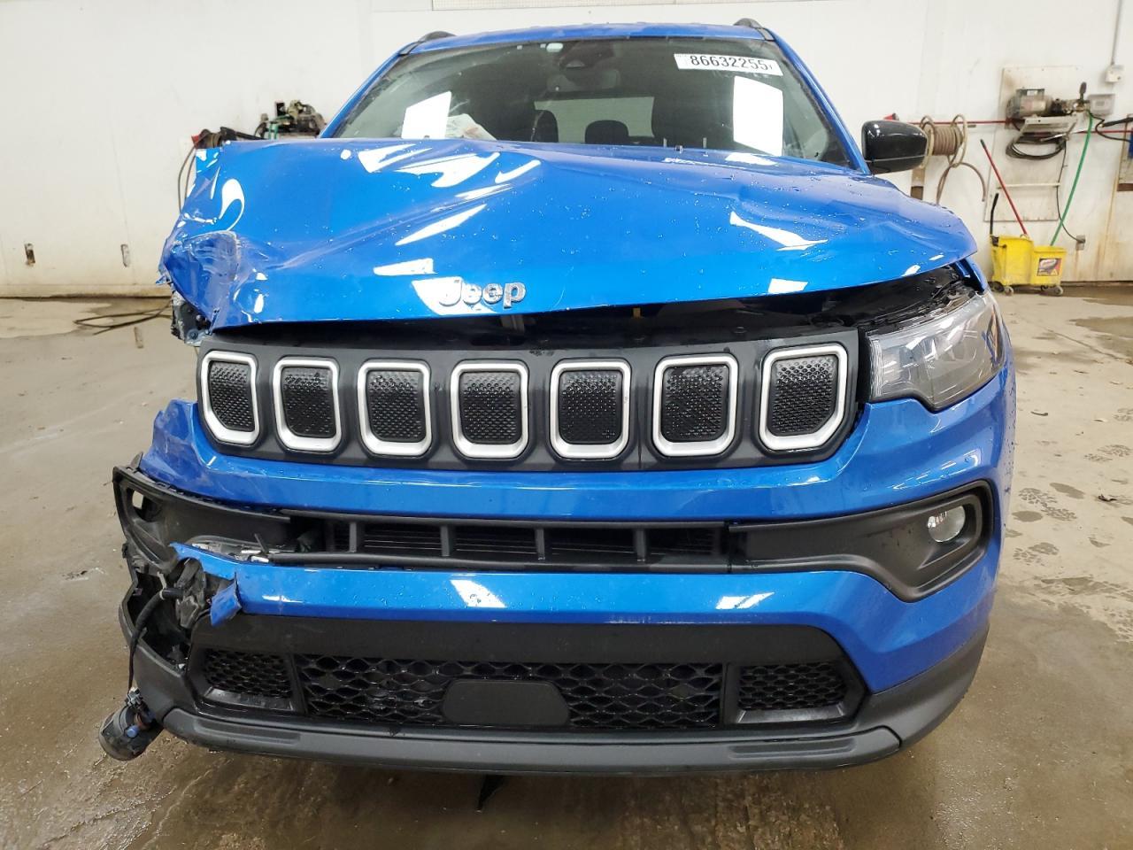 2022 Jeep Compass Latitude Lux - Image 5