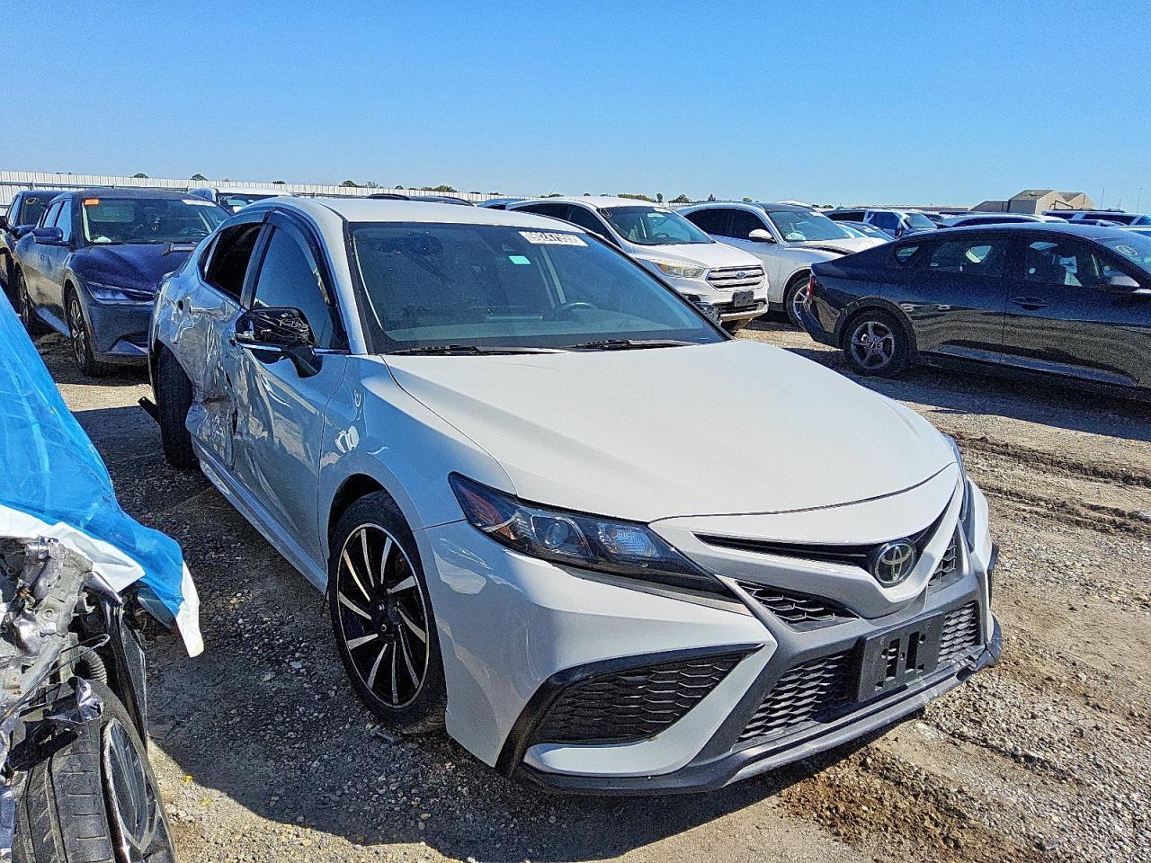 2022 Toyota Camry Se - Фото 4