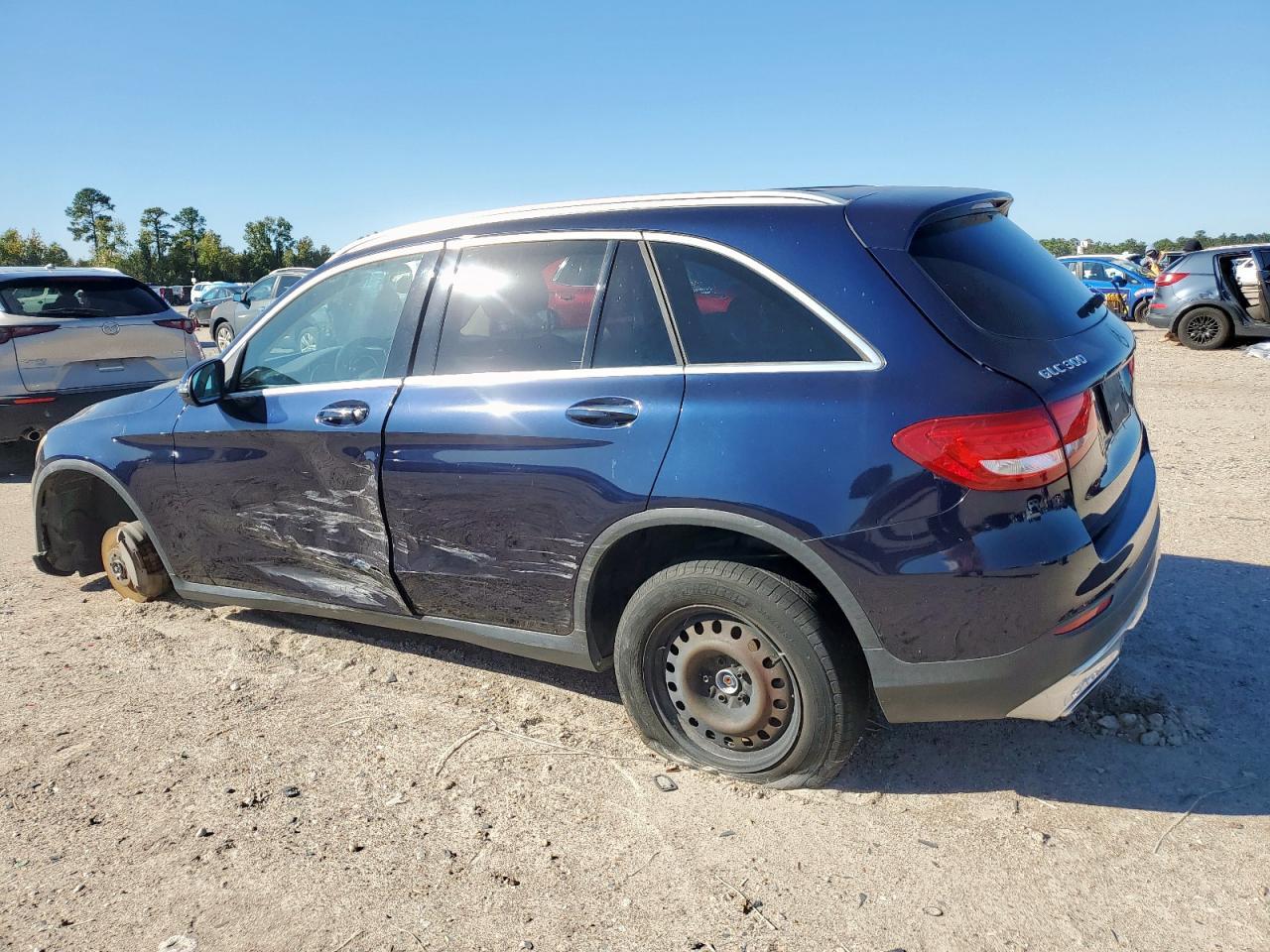 2016 Mercedes-Benz Glc 300 4Matic - Image 2