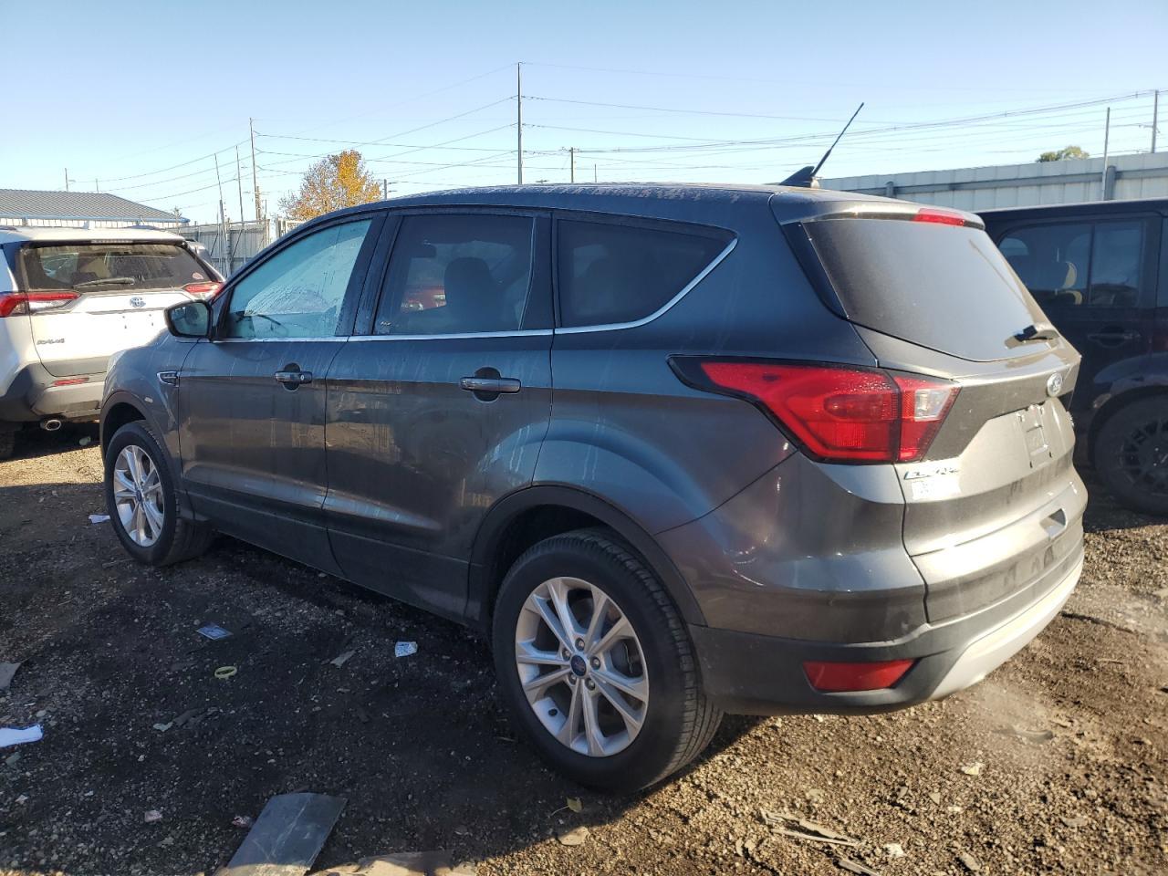 2019 Ford Escape Se - Фото 2