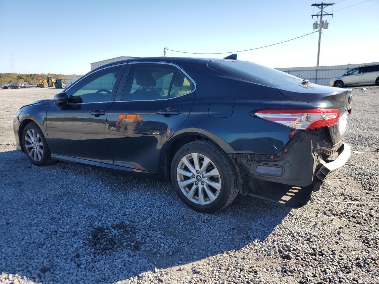 2019 Toyota Camry L - Фото 2