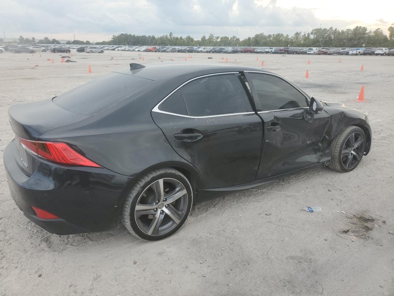 2017 Lexus Is 300 - Фото 3