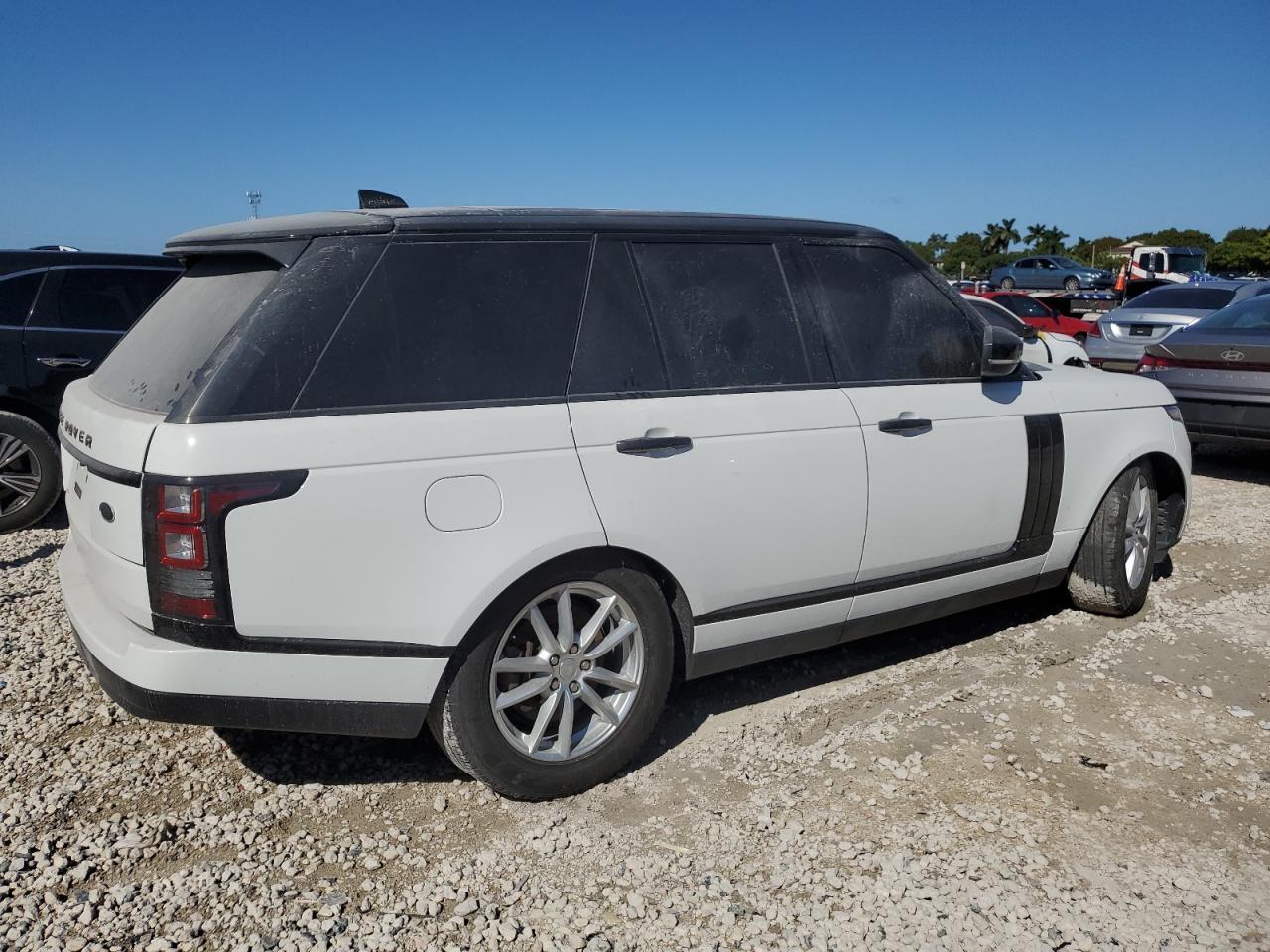 2017 Land Rover Range Rover - Image 3